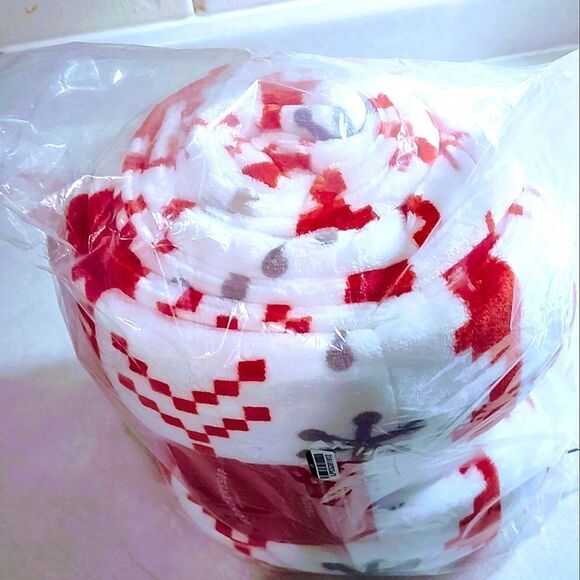 WONDERSHOP WINTER SNOWFLAKE PATTERN HYGGE THROW SIZE 50"X60" - Picture 3 of 5